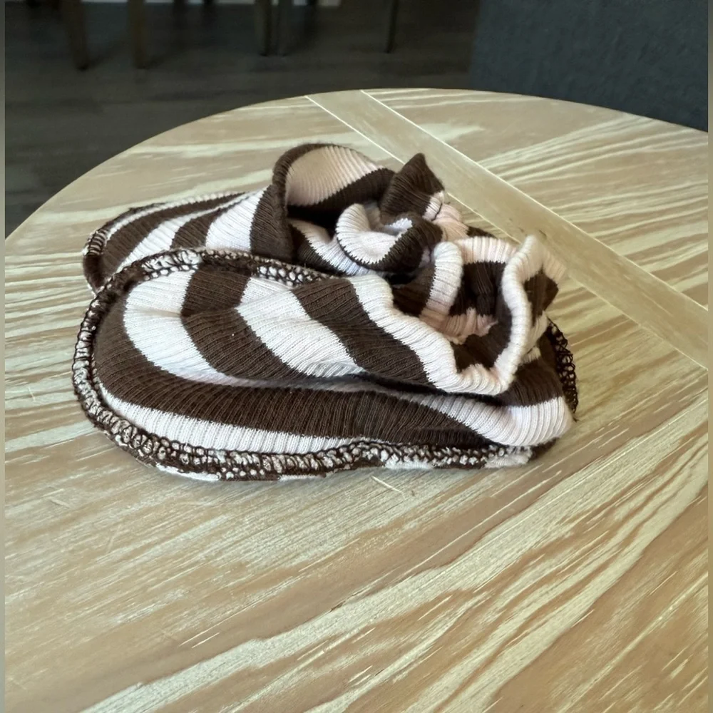 Baby girl super soft pastel Striped Brown and pink Kids Slipper booties/shoes•••